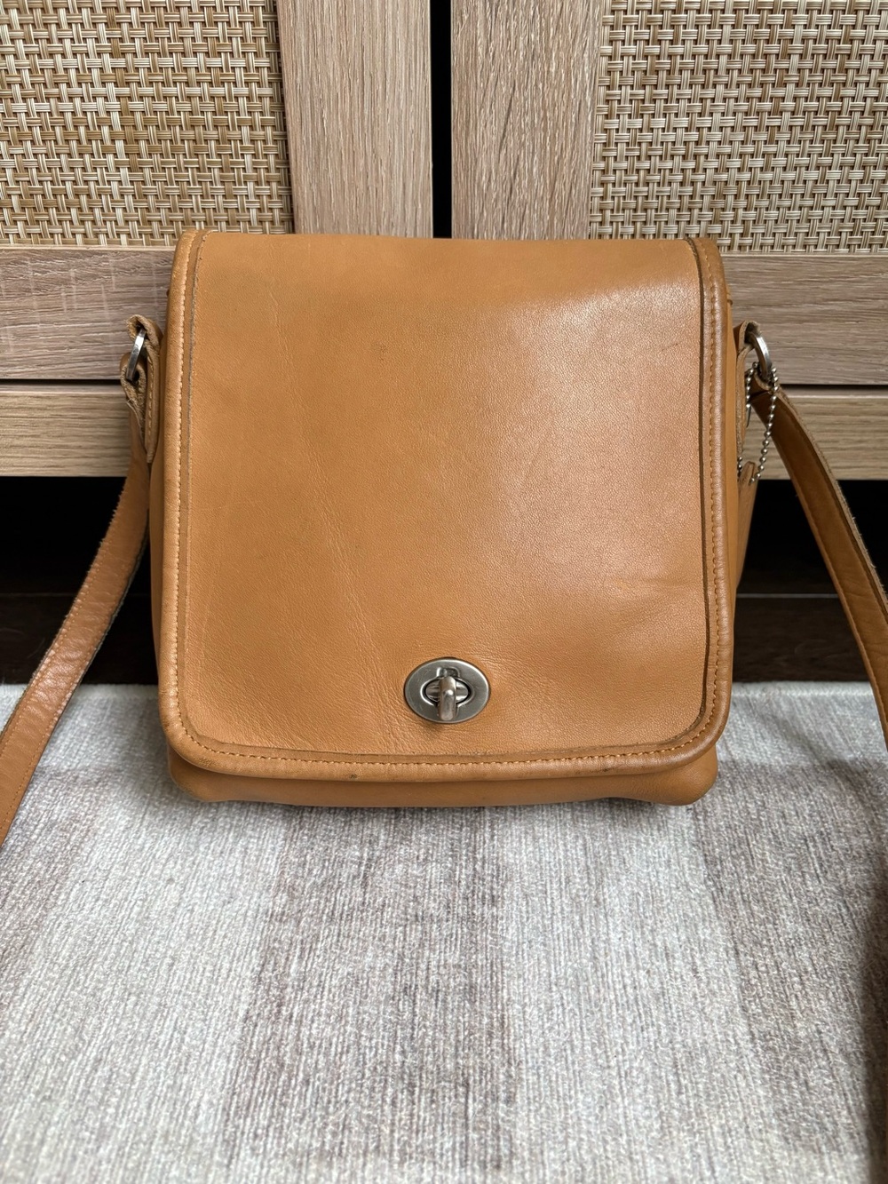 COACH Vintage Companion Camel Light Tan Crossbody Shoulder Bag Handbag 9076